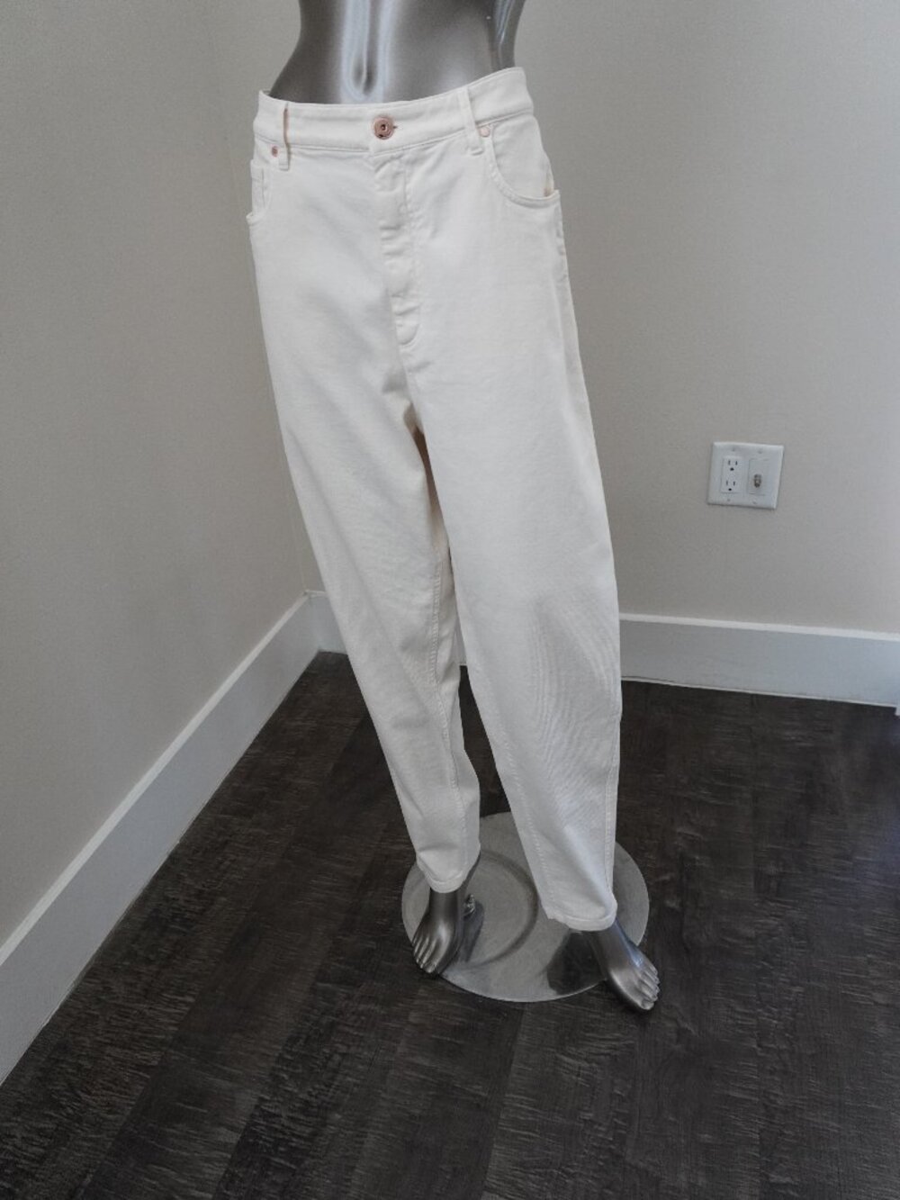 Brunello Cucinelli Monili Jeans Ecru Denim Curved Tapered Leg Size 8 New Tags